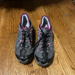 Pearl Izumi size w 40 spin shoes - like new